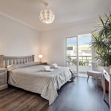 Cosmopolitan * Tavira