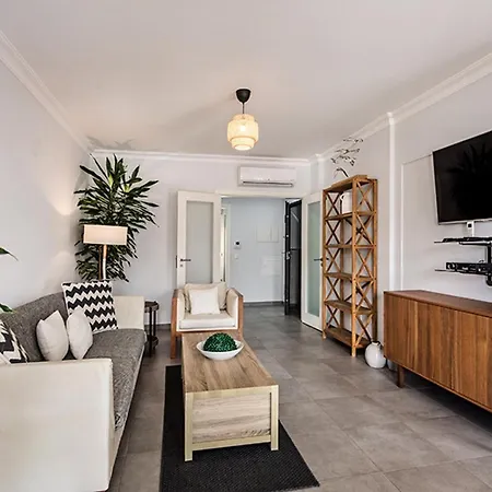 Cosmopolitan Ταβίρα